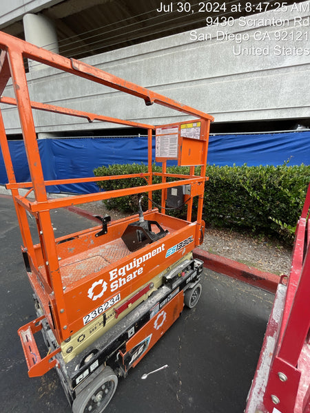 2022 JLG ES1330L