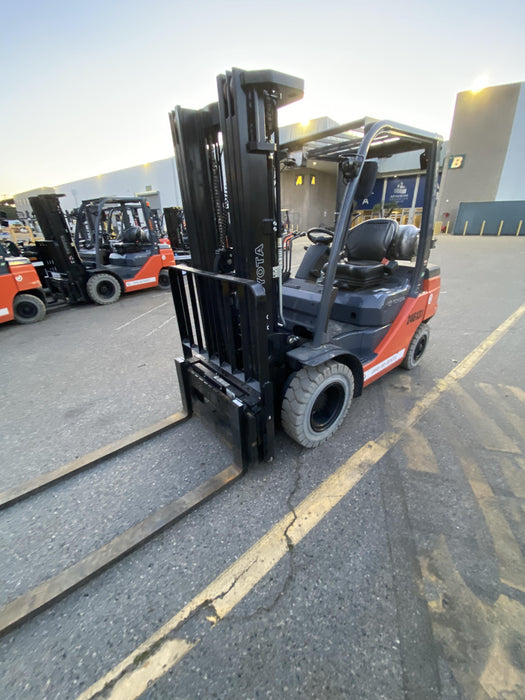 2022 TOYOTA 8FGU25 LP w/ Scale