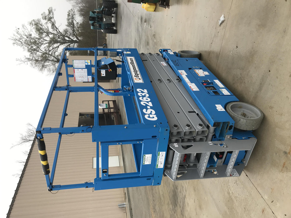 2019 Genie GS-2632 Folding rails with half height swing gate