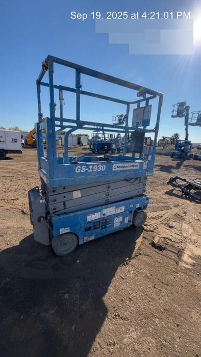 2020 Genie GS-1930 Solid Non Marking Tires, Beacon, Folding rails with half height swing gate, 800W Inverter
