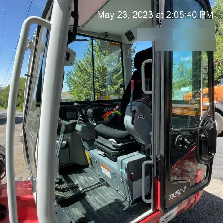 2022 TAKEUCHI TB250-2CR