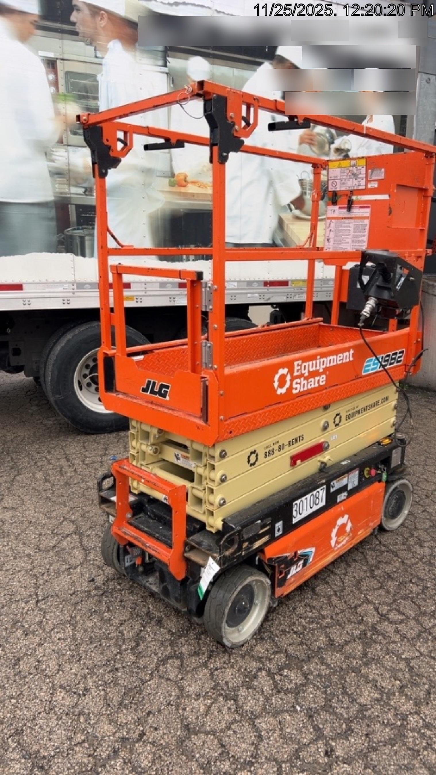 2023 JLG ES1932