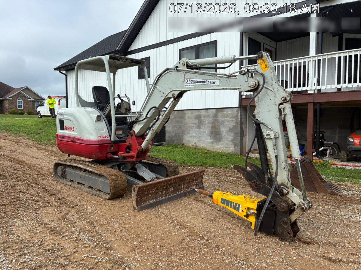 2022 TAKEUCHI TB235-2R