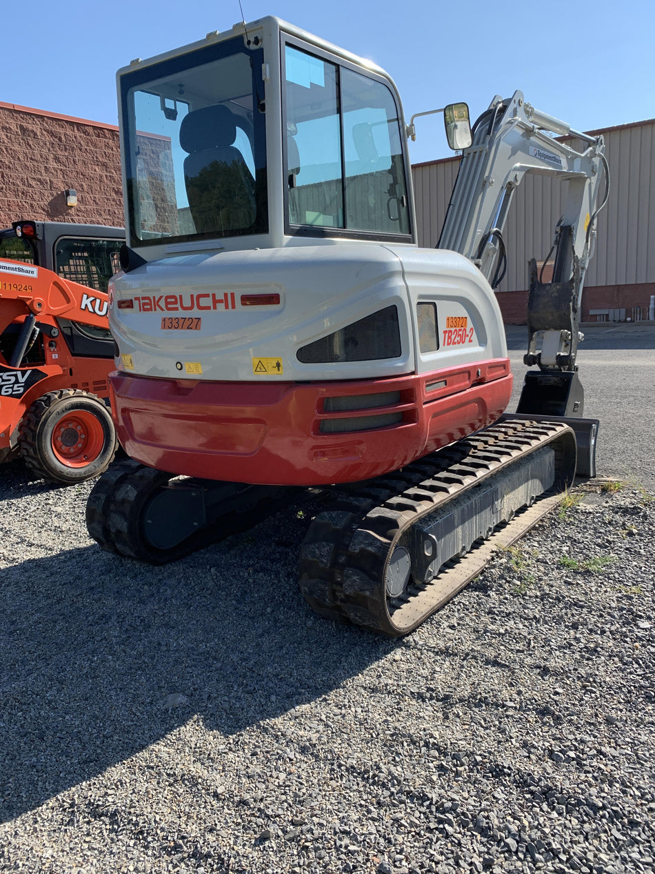 2020 TAKEUCHI TB250-2C