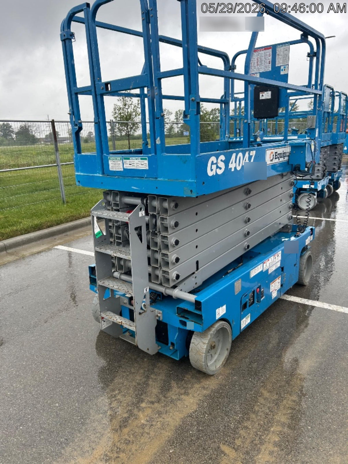 2019 Genie GS-4047 Folding rails with half height swing gate