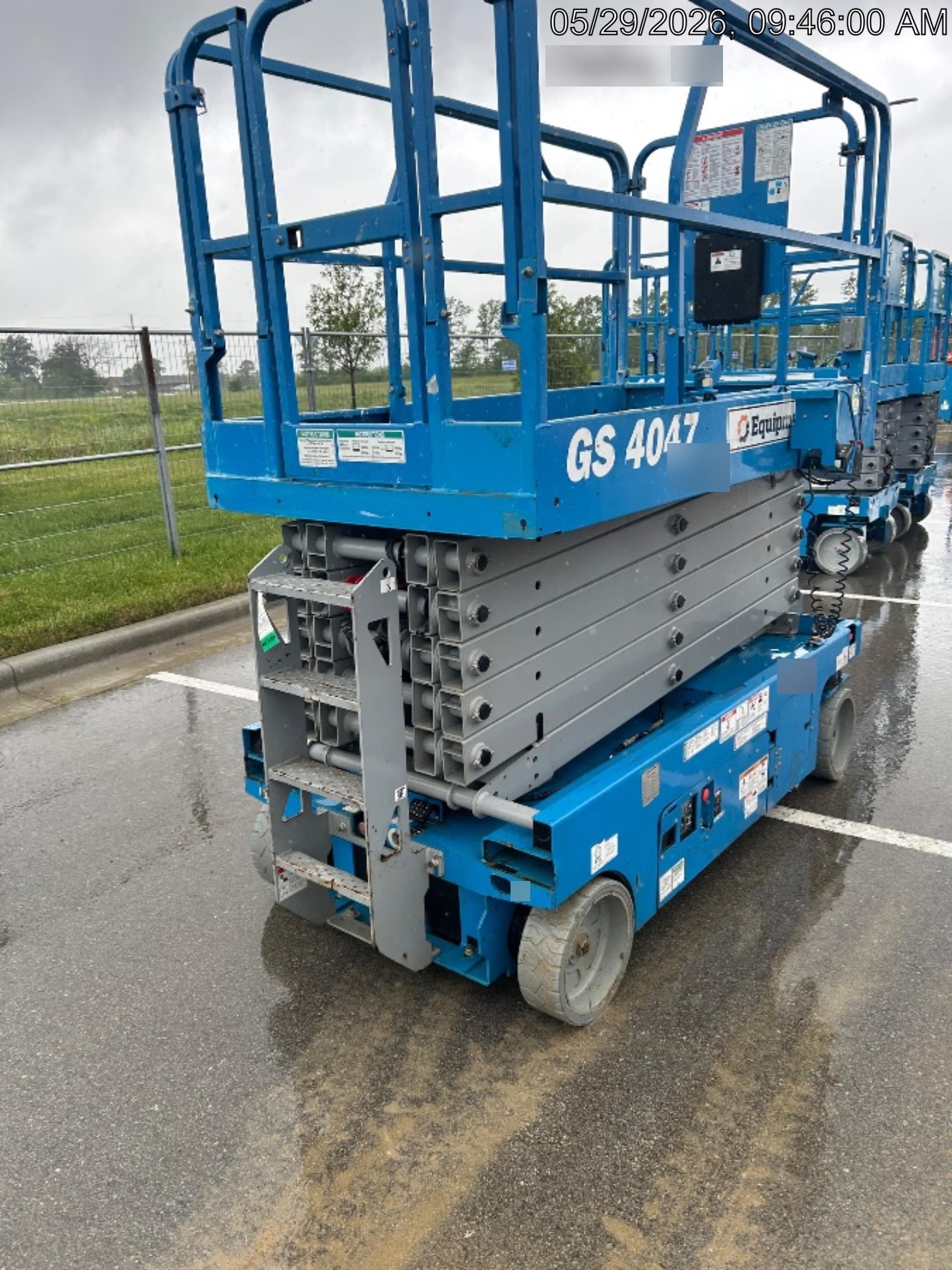 2019 Genie GS-4047 Folding rails with half height swing gate