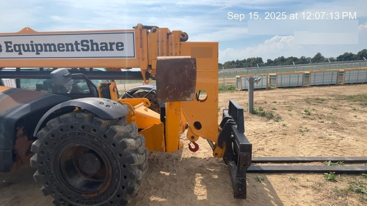 2018 JCB 512-56 JCB 512-56 Telehandler 74 HP w/CAB/HVAC, Beacon, Worklights, Semi Solids Tires, 72" Carriage/Forks