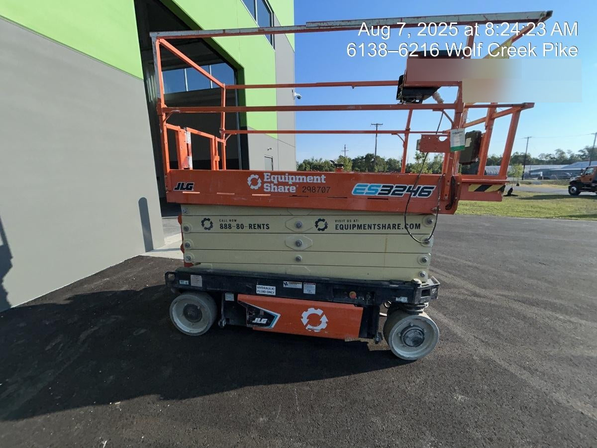 2023 JLG ES3246