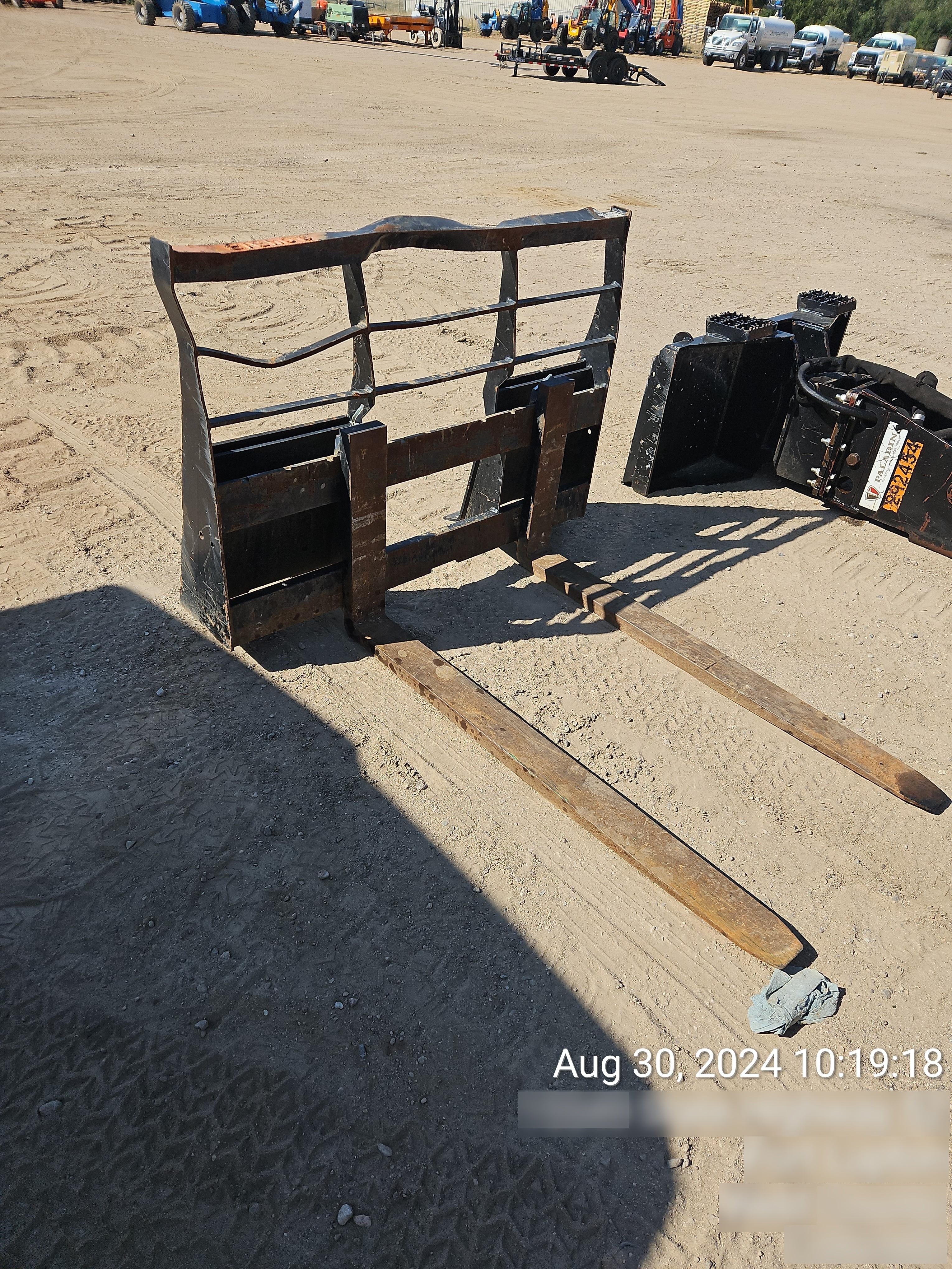 2022 ARROW MATERIAL HANDLING 60" Pallet Forks - Arrow