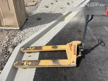 2022 CROWN 5,500lb Manual Pallet Jack - Crown