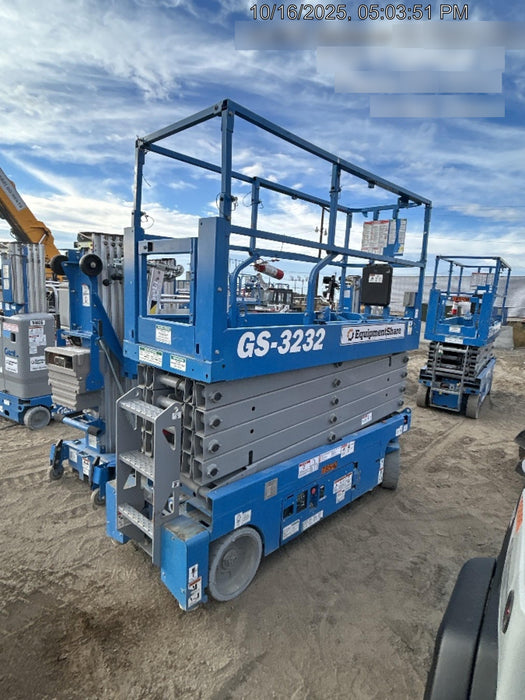 2020 Genie GS-3232 Standard, Folding half height swing gate, 800W Inverter