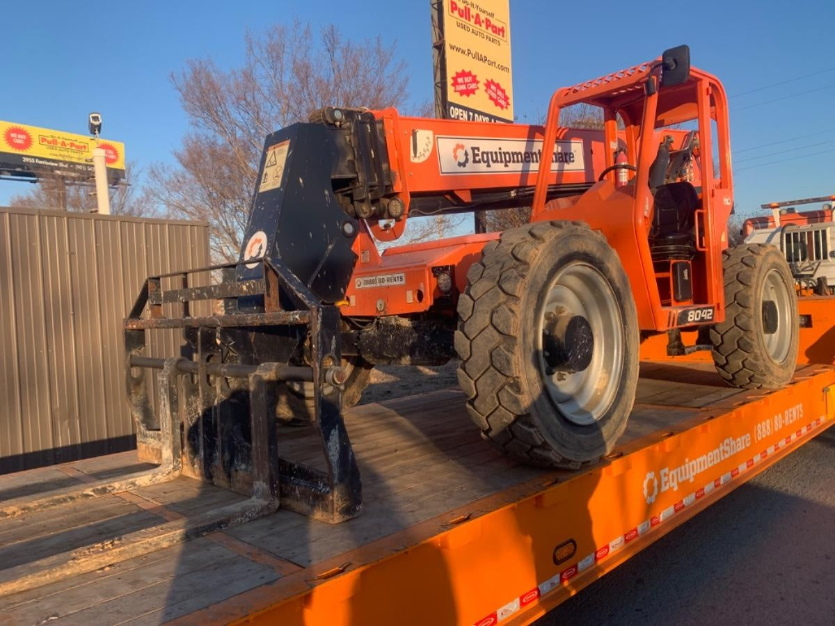 2020 Skytrak 8042 74 Hp, FF Tires, Work Lights, Beacon, Aux Hydraulics, Back up Alarm, Lifting Eye, ES Decals