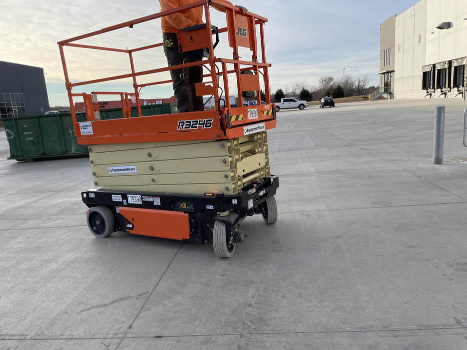 2021 JLG R3246