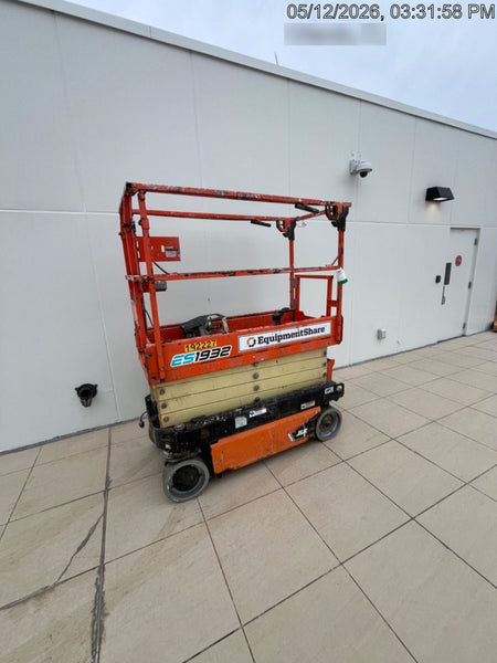 2021 JLG ES1932