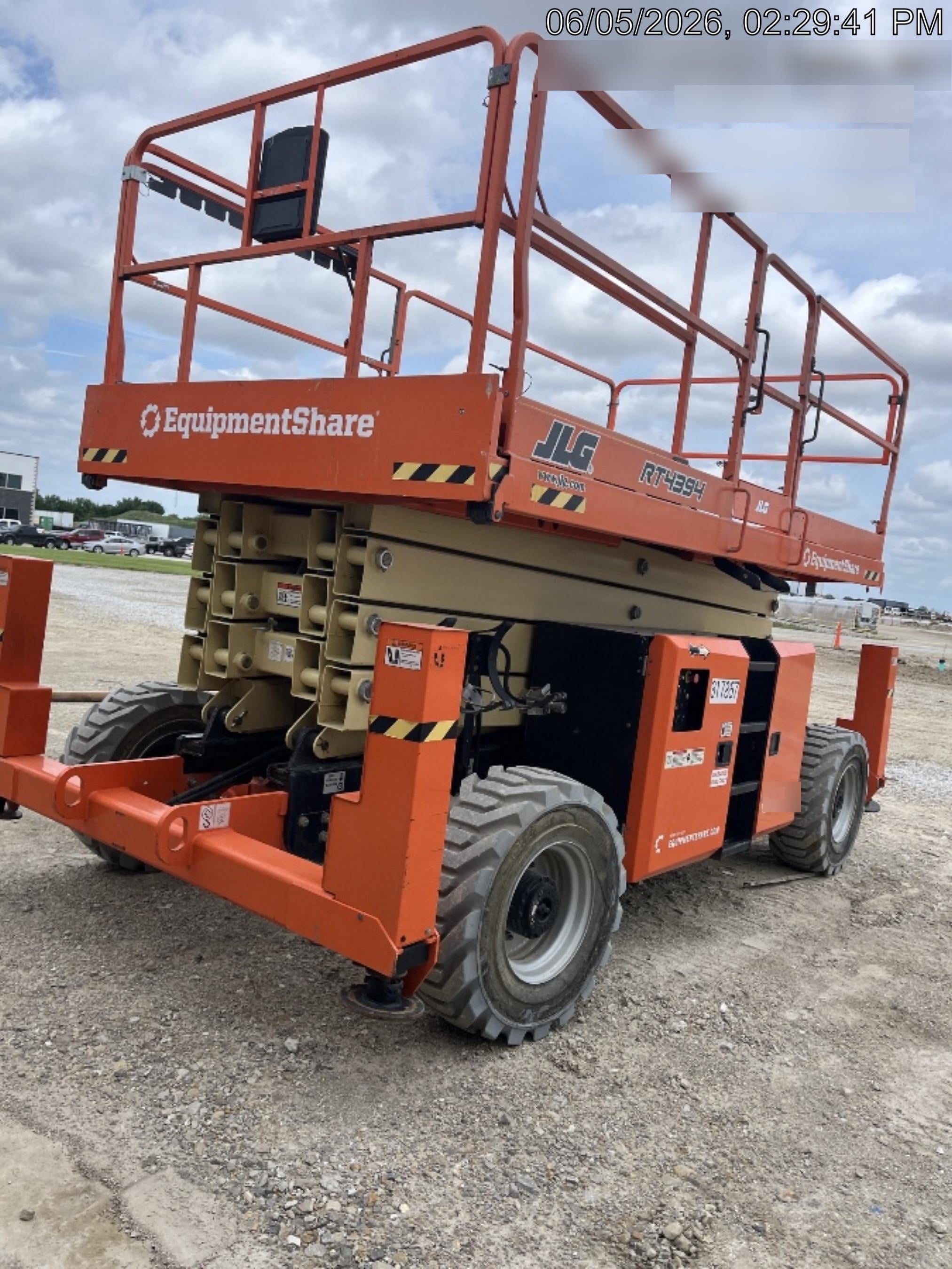 2023 JLG RT4394