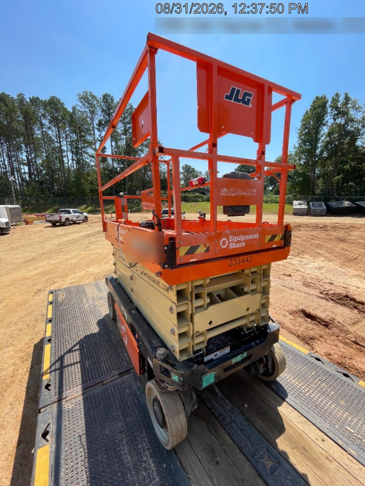 2022 JLG ES3246