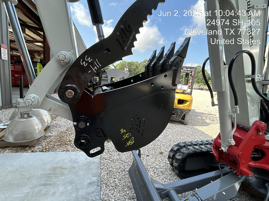 2025 TAKEUCHI 18" HD Bucket - Takeuchi