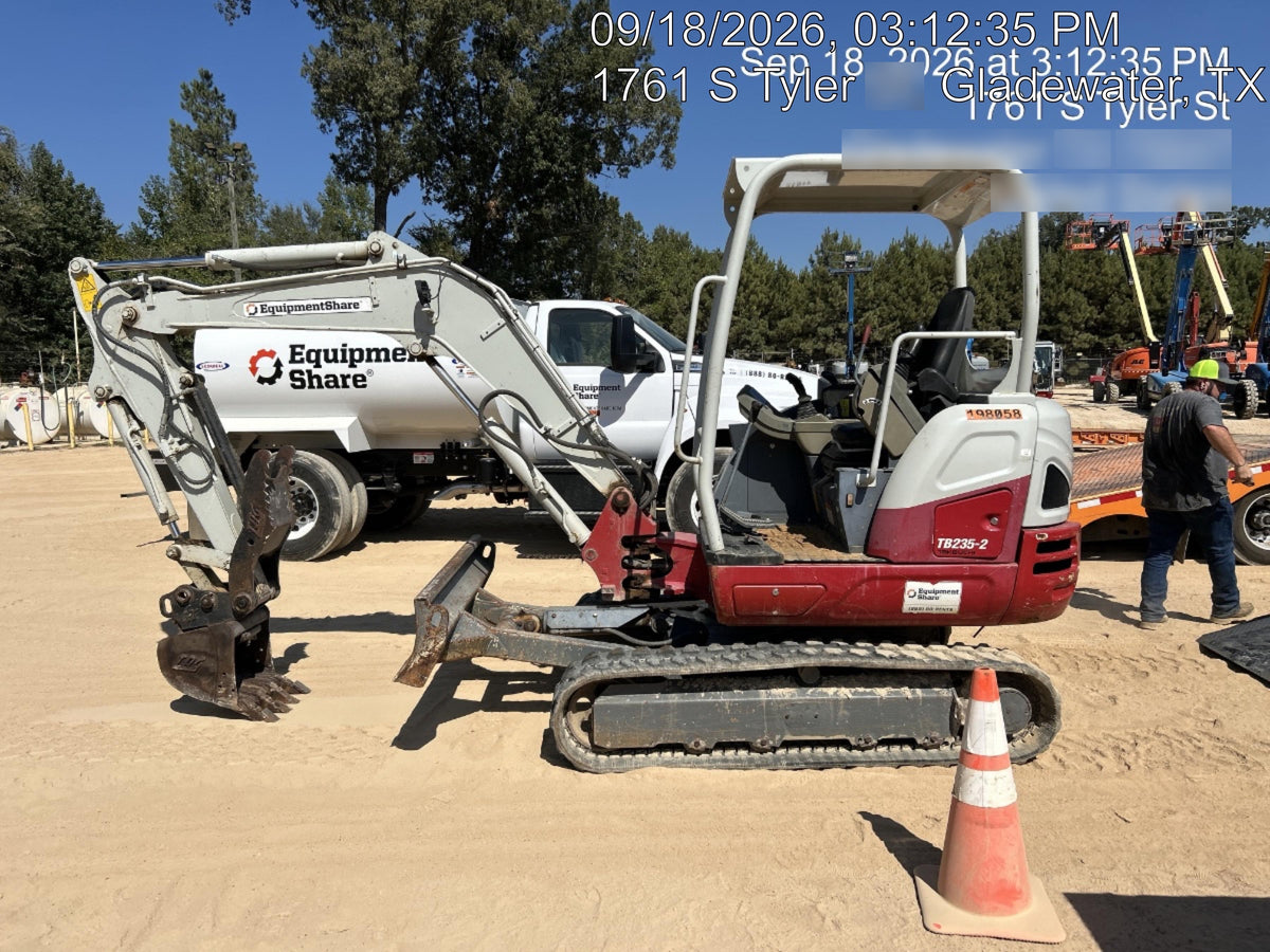 2022 TAKEUCHI TB235-2R