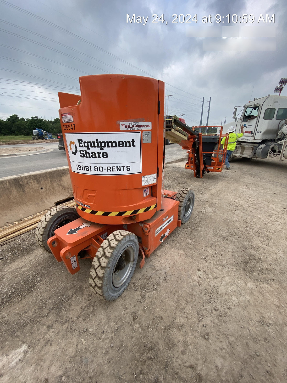 2022 JLG E300AJP