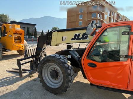 2017 JLG 742