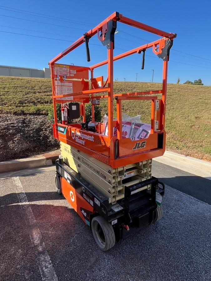 2025 JLG ES1932