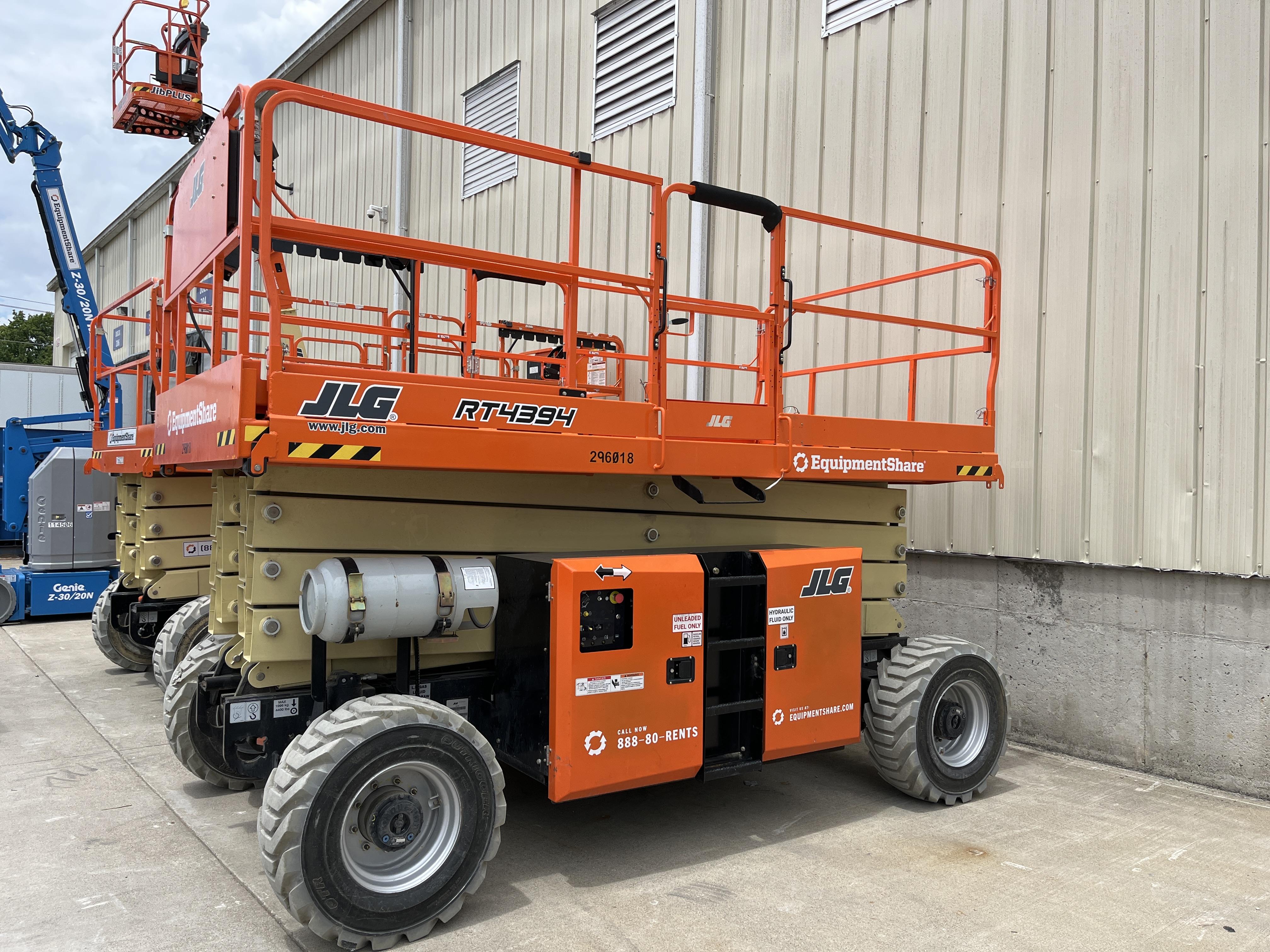 2023 JLG RT4394