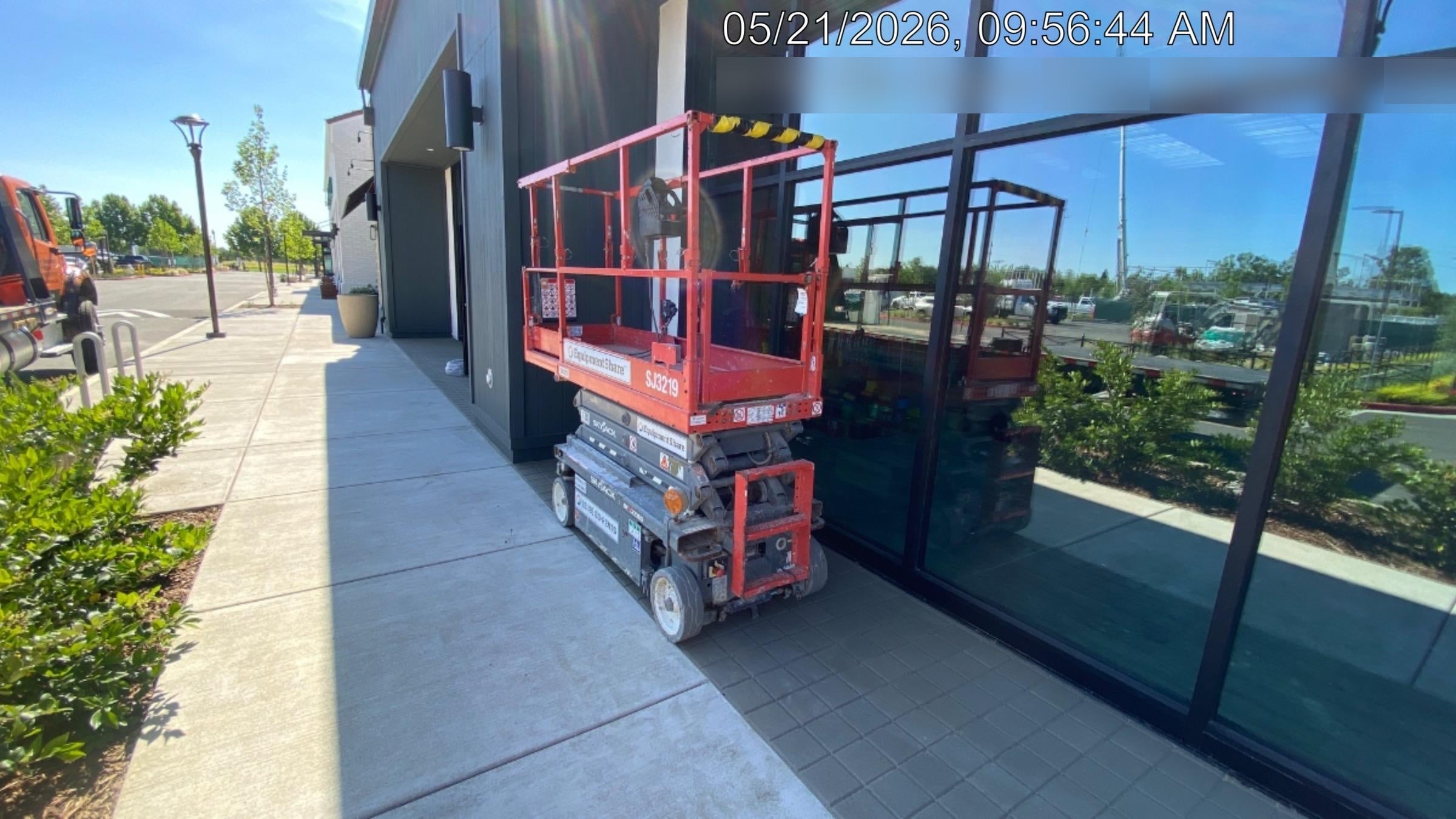2020 Skyjack SJIII-3219 Solid NM Tires, Half height spring hinged entry gate, Dual Beacons, 800W Inverter