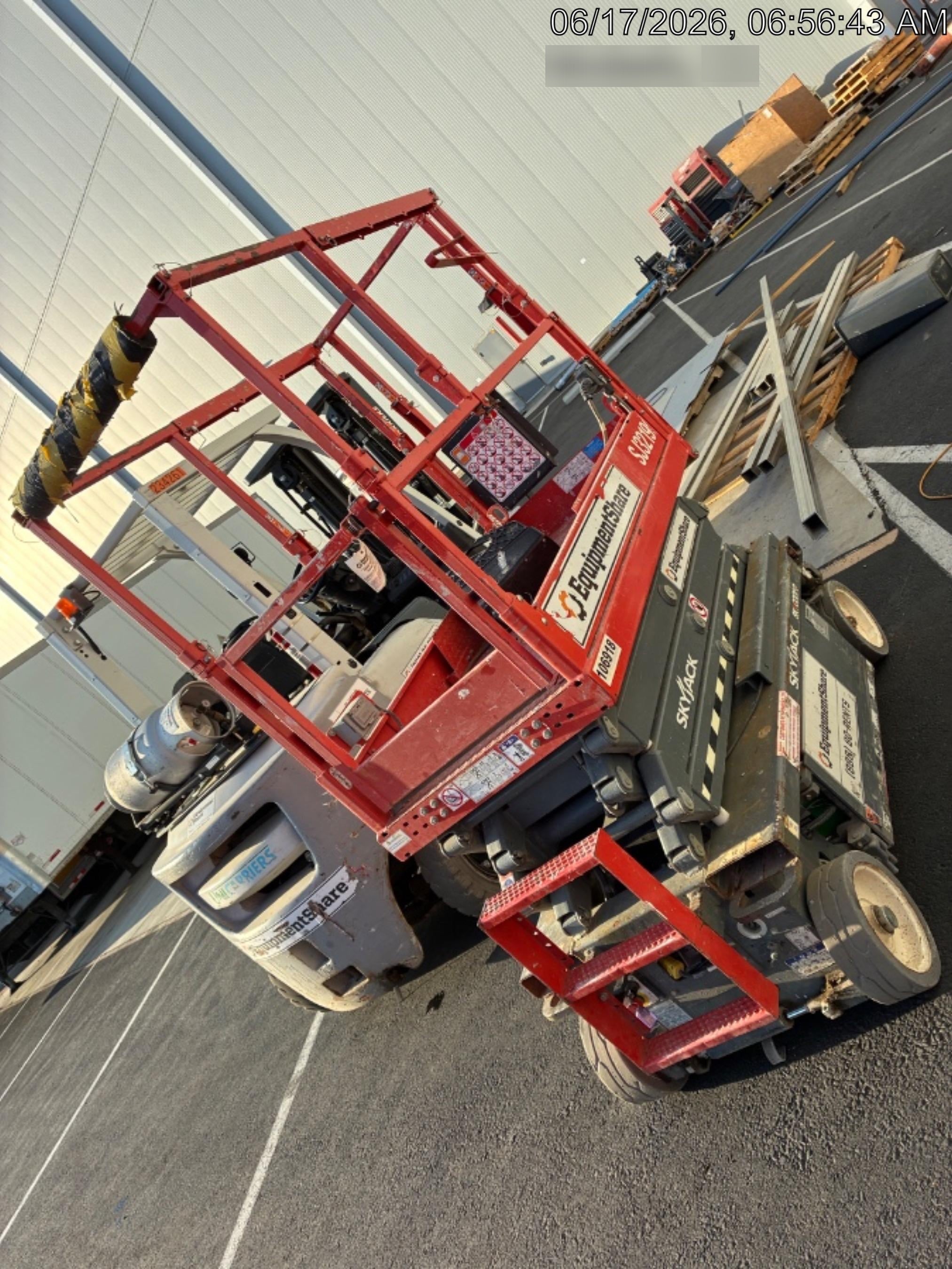 2020 Skyjack SJIII-3219 Solid NM Tires, Half height spring hinged entry gate, Dual Beacons, 800W Inverter