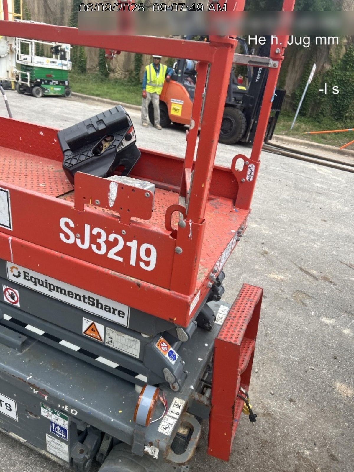 2020 Skyjack SJIII-3219 Solid NM Tires, Half height spring hinged entry gate, Dual Beacons, 800W Inverter