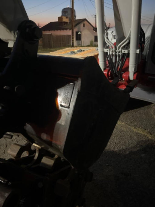 2025 TAKEUCHI 36" Bucket - Takeuchi