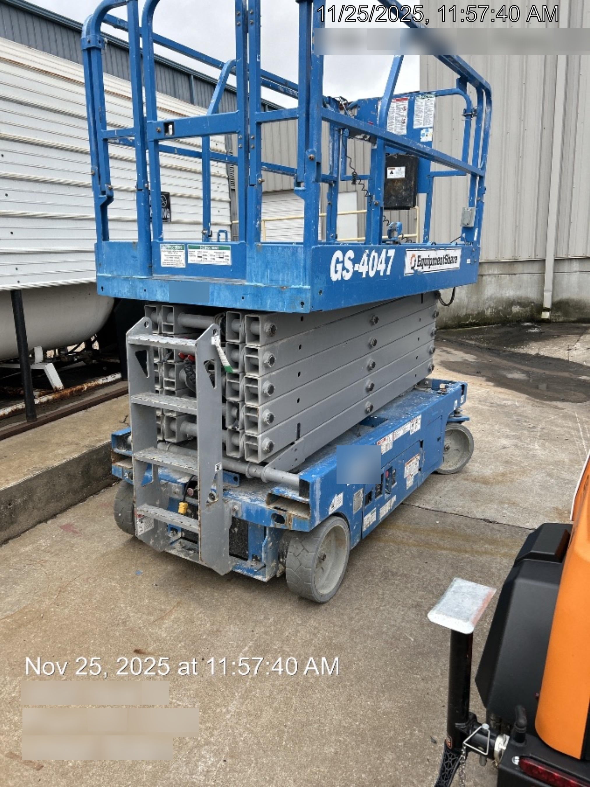 2019 Genie GS-4047 Folding rails with half height swing gate