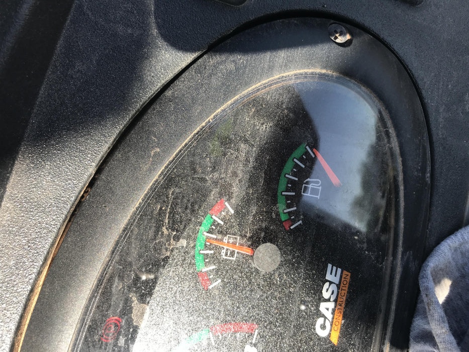 2019 Case 570N EP Canopy, 4WD, GP Front Bucket, Dual Tilt Cylinder, 84" Box Blade w/ Scarifier, Wheel Weights, Beacon