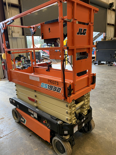 2021 JLG ES1932