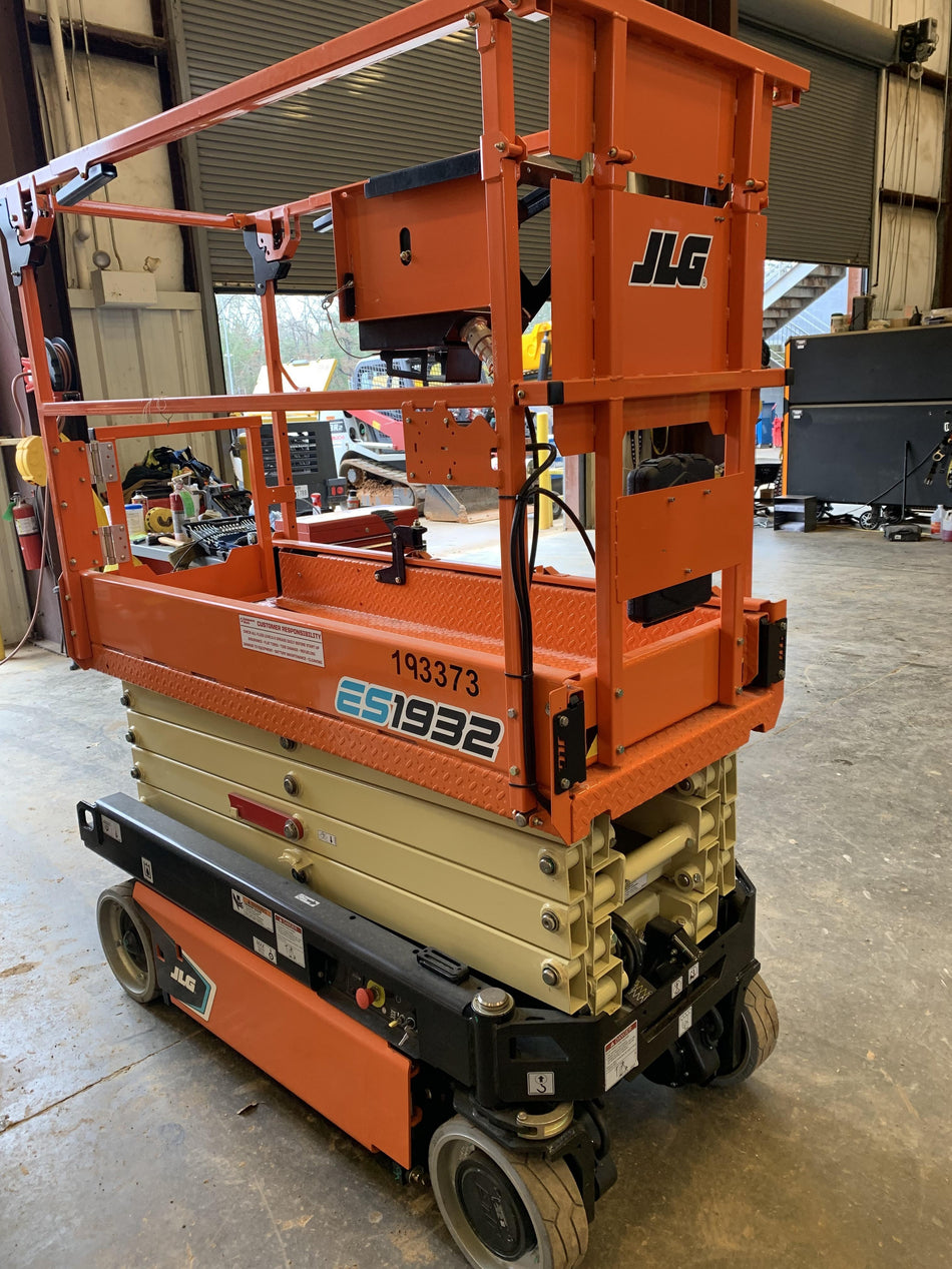2021 JLG ES1932