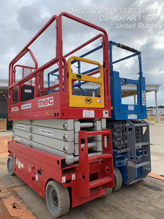 2019 Genie GS-2632 Folding rails with half height swing gate