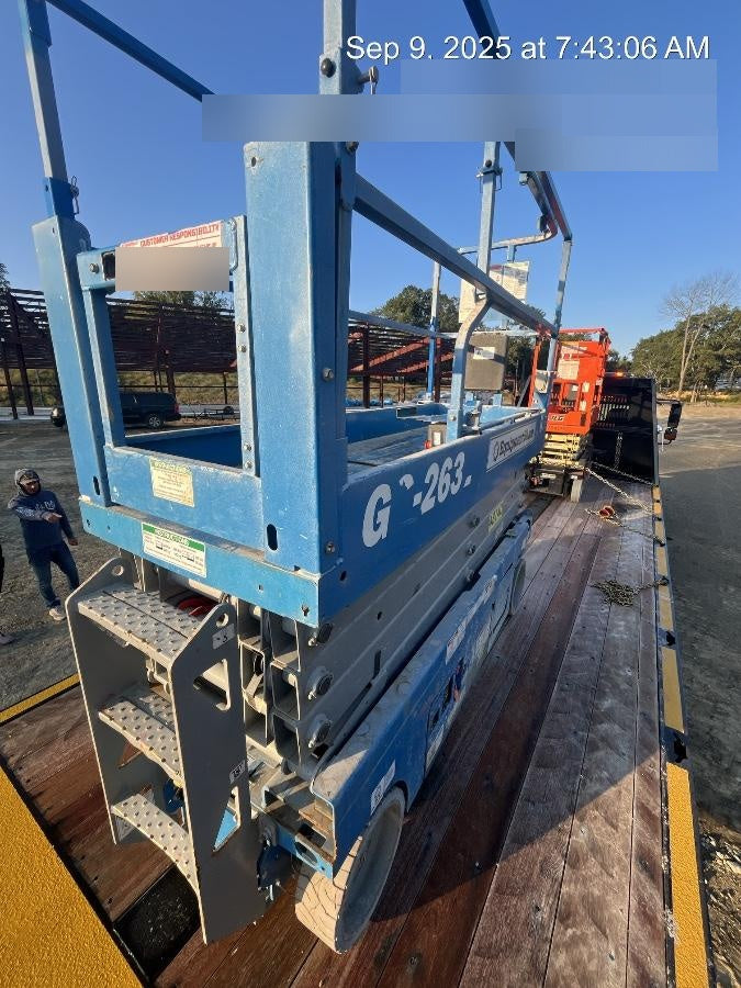 2019 Genie GS-2632 Folding rails with half height swing gate