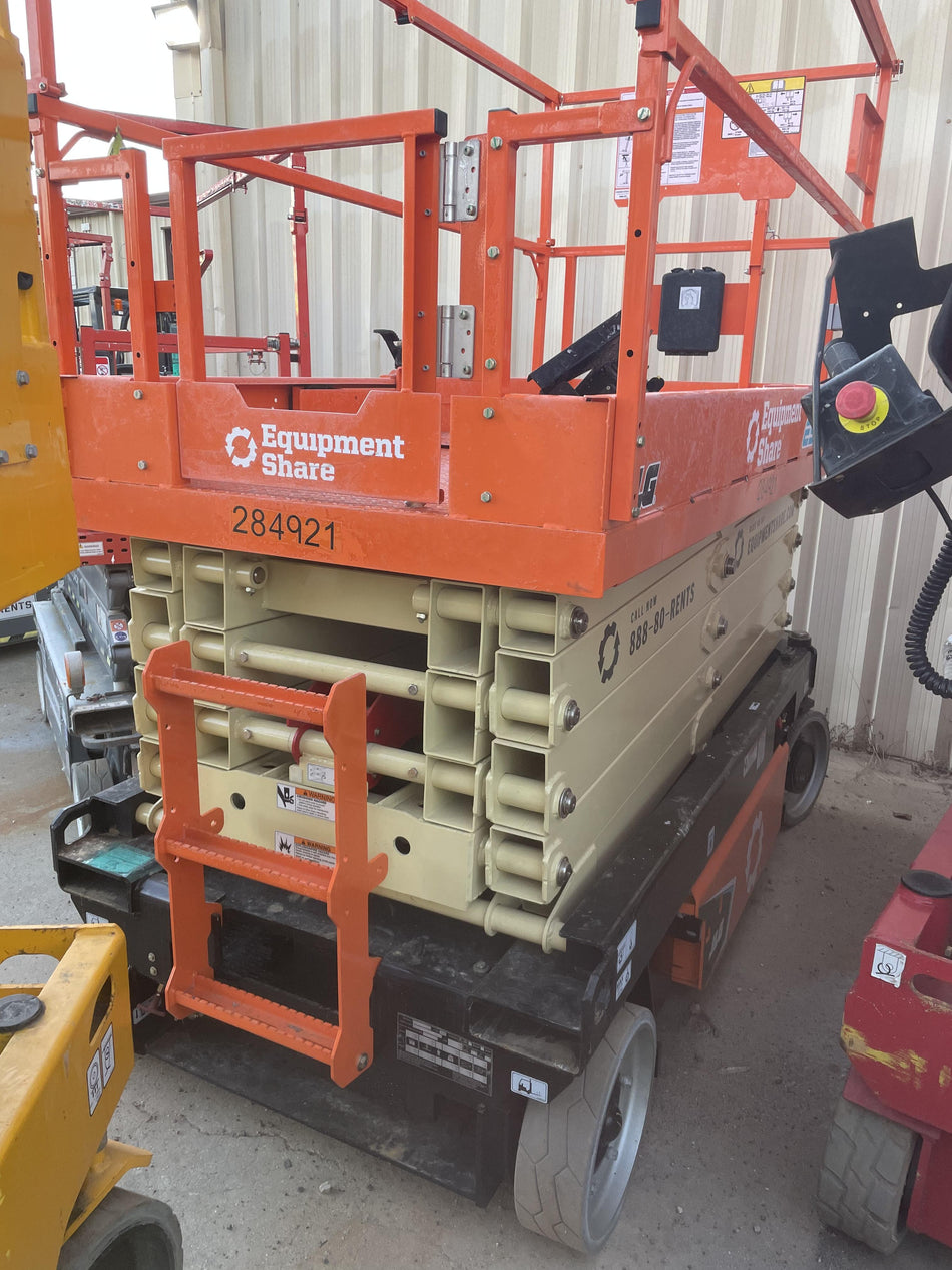 2022 JLG ES3246