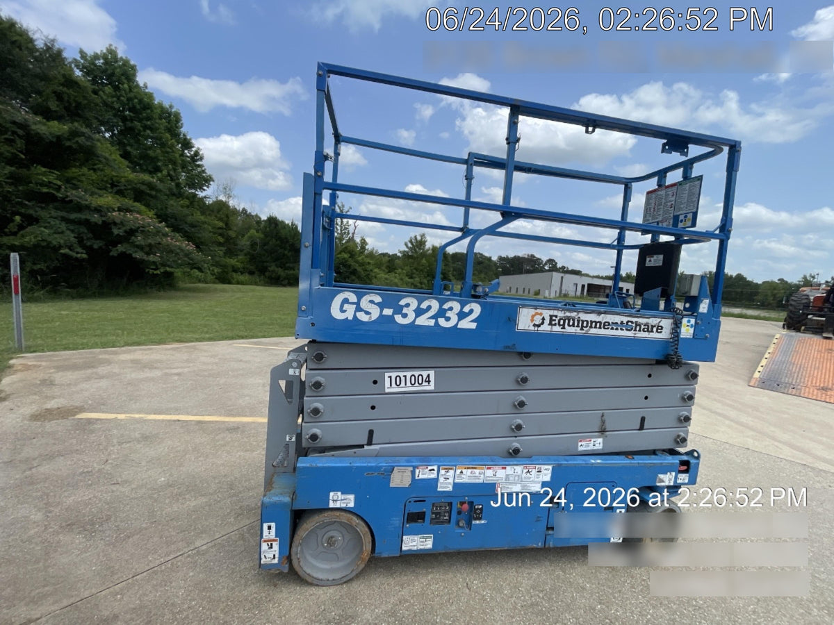 2020 Genie GS-3232 Standard, Folding half height swing gate