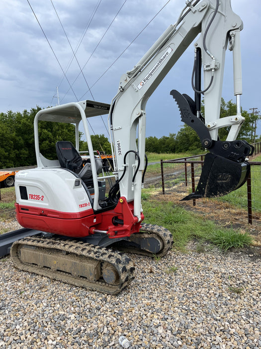 2023 TAKEUCHI TB235-2R