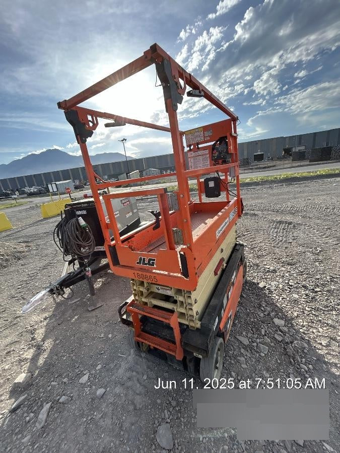 2021 JLG ES1932