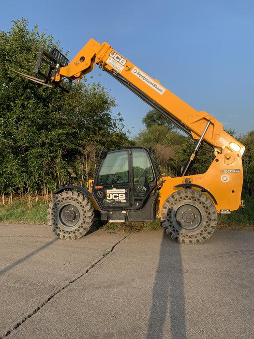 2020 JCB 509-42 Cab/Heat/Air, Solid Tires, Work Lights, Beacon, Aux Hydraulics, Back up Alarm, Lifting Eye, ES Decals