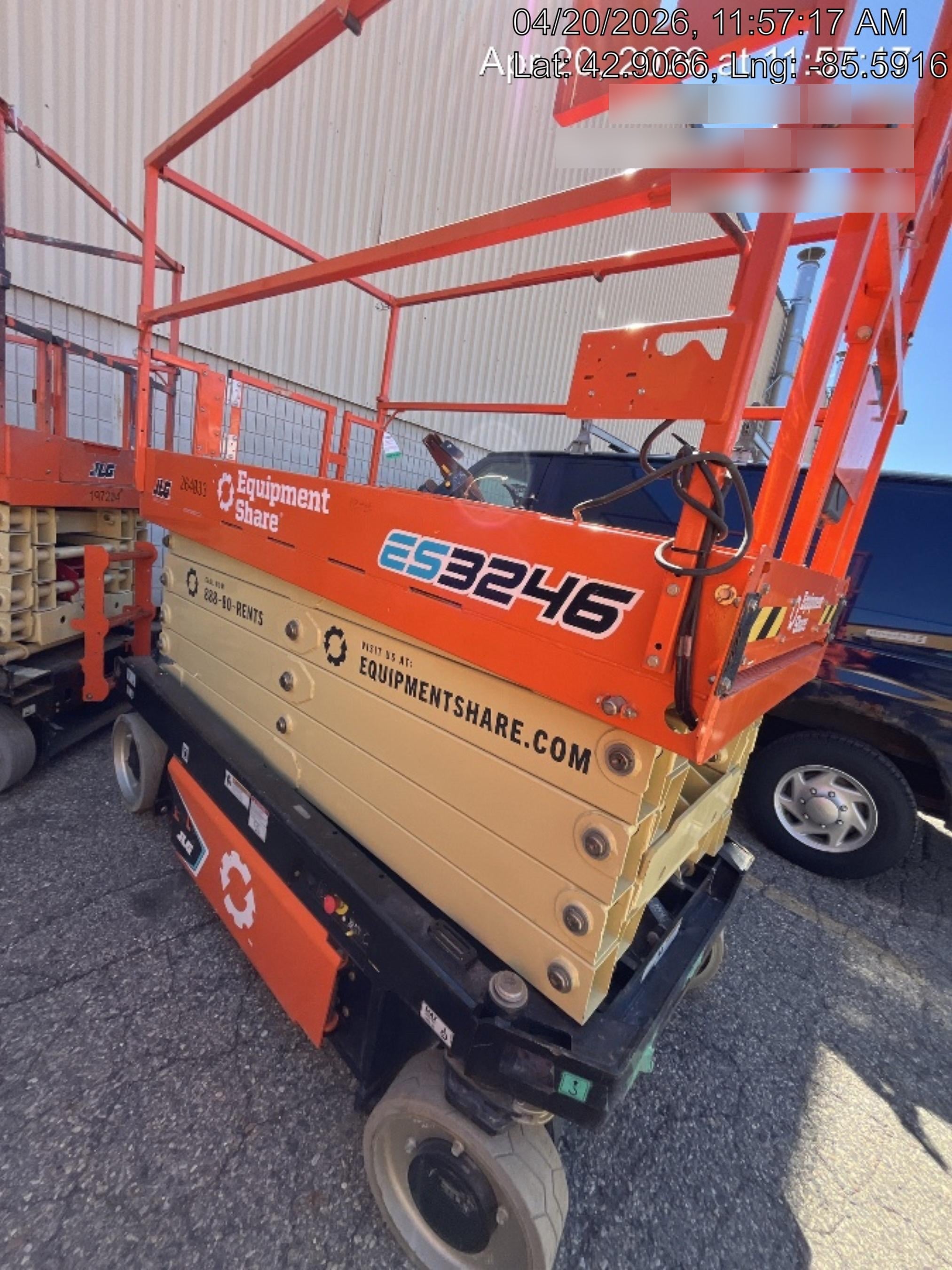 2022 JLG ES3246