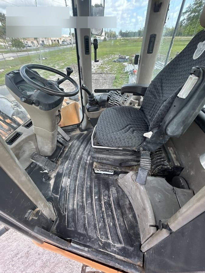 2016 Case 821F CLOSED CAB, JRB 418 STYLE HYD COUPLER