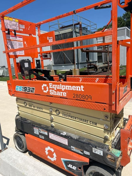 2022 JLG ES1932