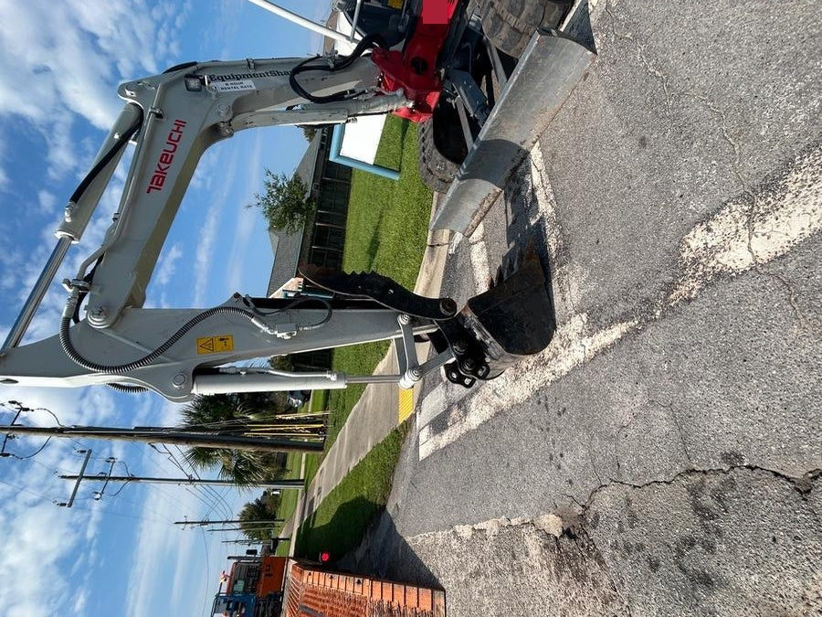 2025 TAKEUCHI 24" Bucket Takeuchi