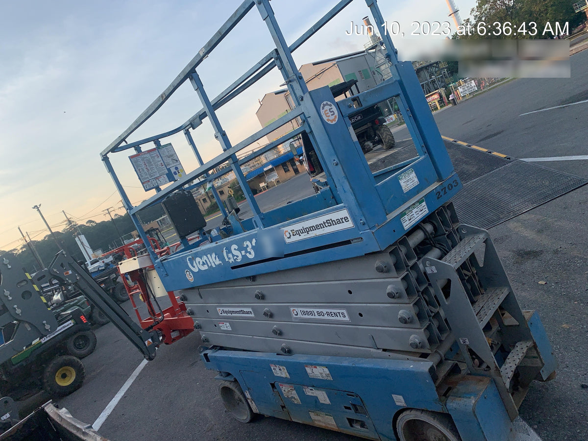 2016 Genie GS-3232 Genie GS3232 Narrow Scissor Lift