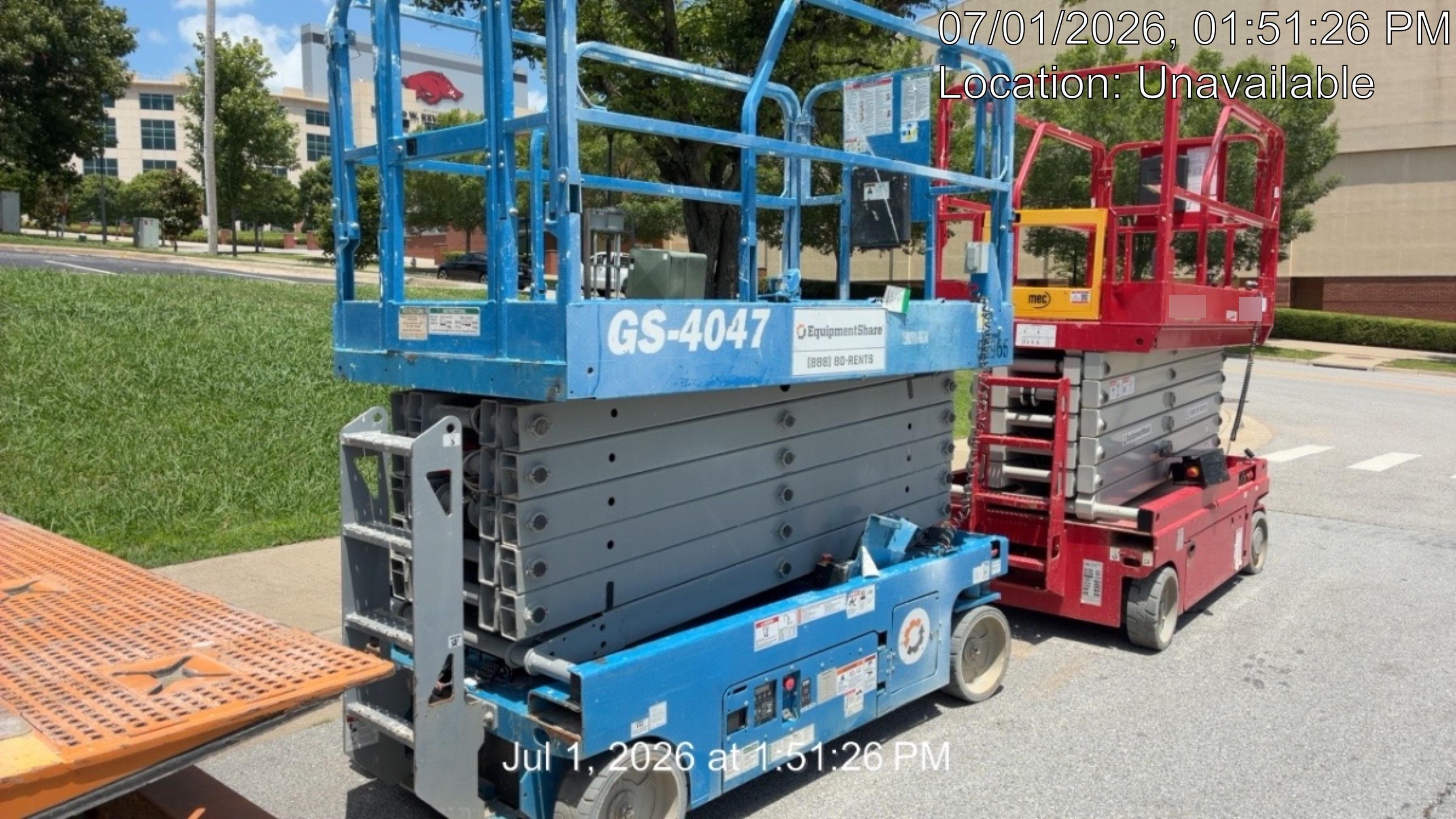 2019 Genie GS-4047 Folding rails with half height swing gate