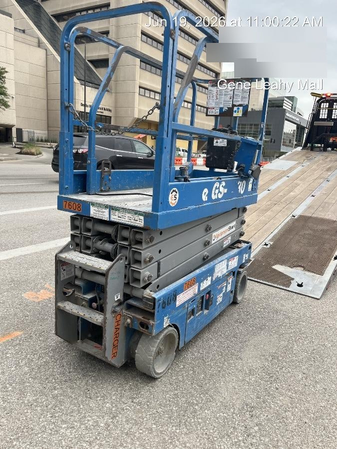 2018 Genie GS-1930 Genie GS-1930 Lift w/Fixed Rail and Chain Entry