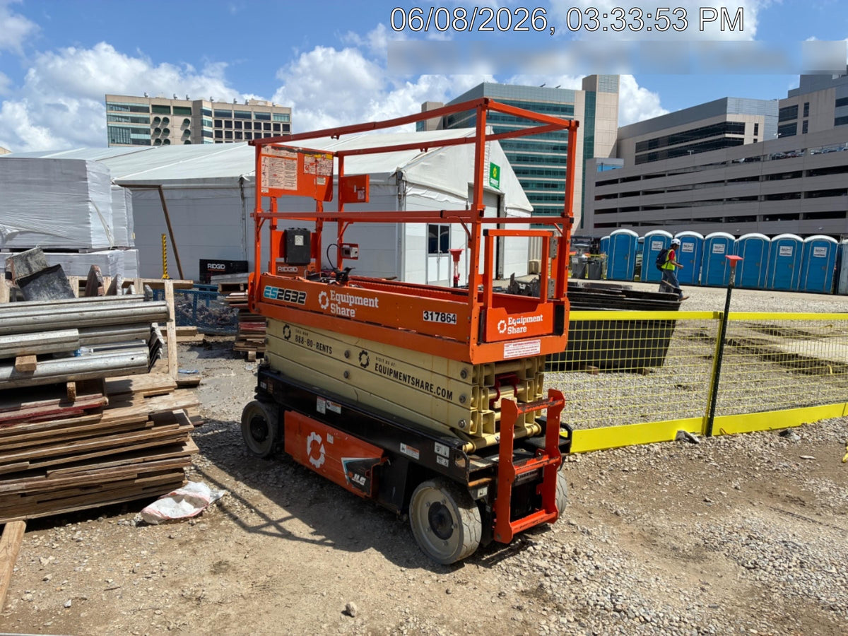 2023 JLG ES2632
