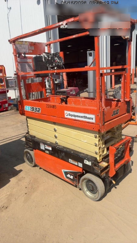 2022 JLG ES1932